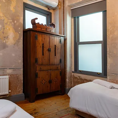 Apartment The -amazing Historical In Prime Location *