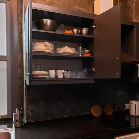 Apartment The -amazing Historical In Prime Location *