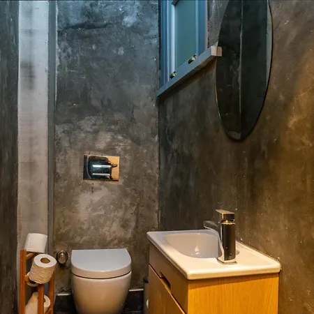 The -amazing Historical In Prime Location Apartment