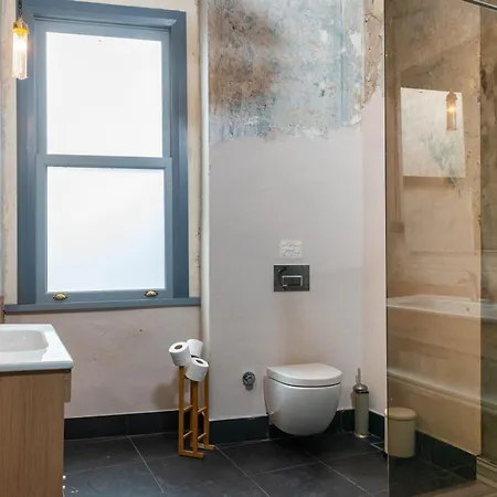 The -amazing Historical In Prime Location Apartment