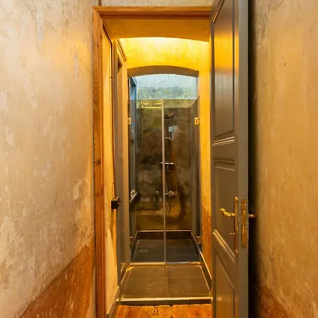 The -amazing Historical In Prime Location Apartment