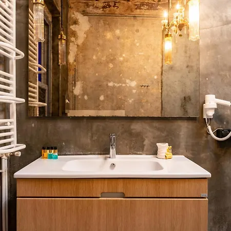 The -amazing Historical In Prime Location Apartment