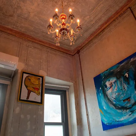 Apartment The -amazing Historical In Prime Location *
