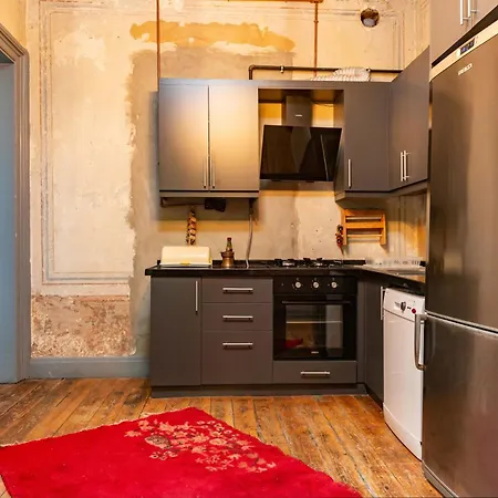 The -amazing Historical In Prime Location Apartment
